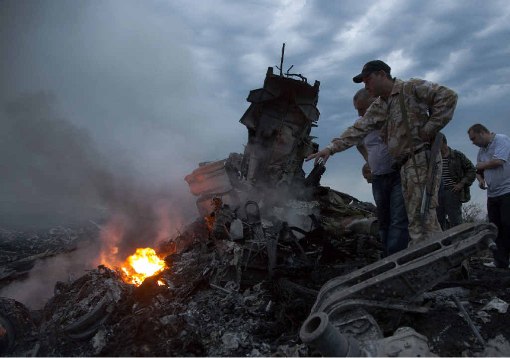 298 people were killed when a Malaysia Airlines flight was shot down over Ukraine. Among the dead were 28 Australians, including relatives of Rodney and Mary Burrows (inset). 298 people were killed when a Malaysia Airlines flight was shot down over Ukraine. Among the dead were 28 Australians, including relatives of Rodney and Mary Burrows (inset).